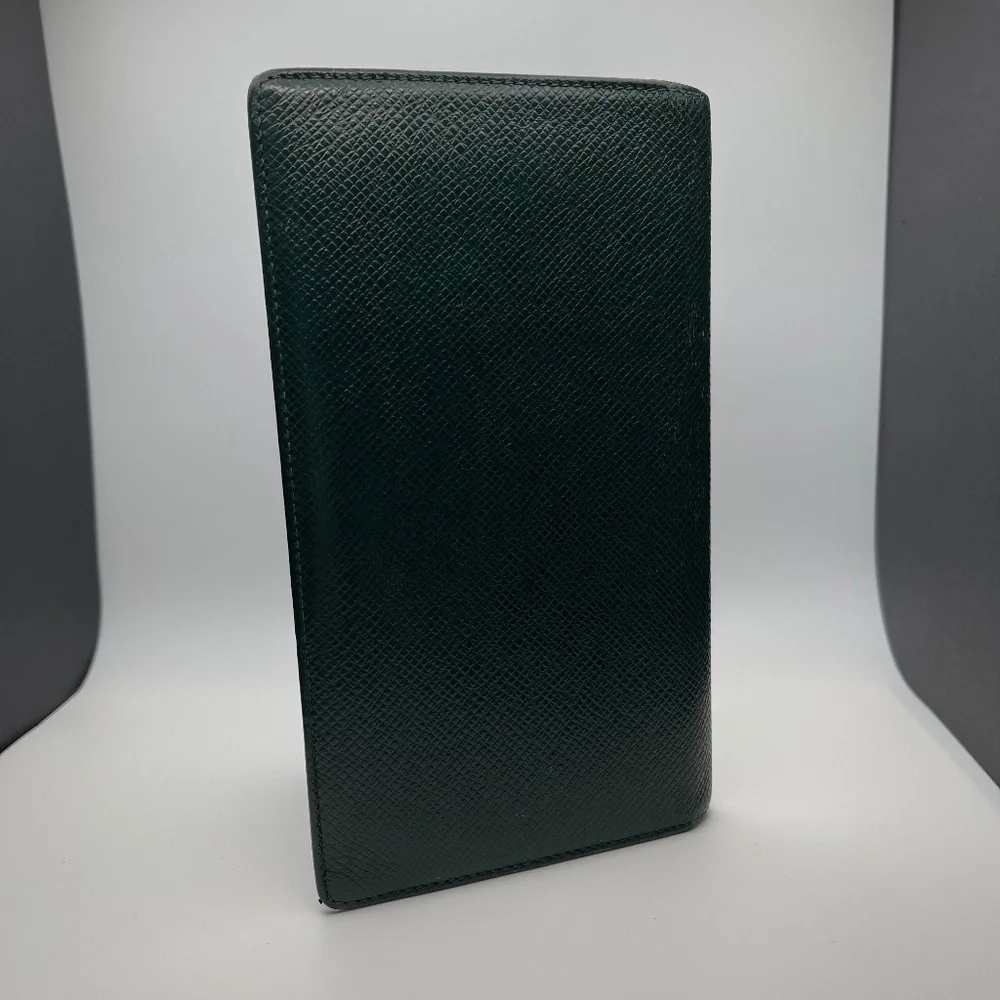 Louis Vuitton Green Taiga Leather Long Wallet/Card Holder - Preowned